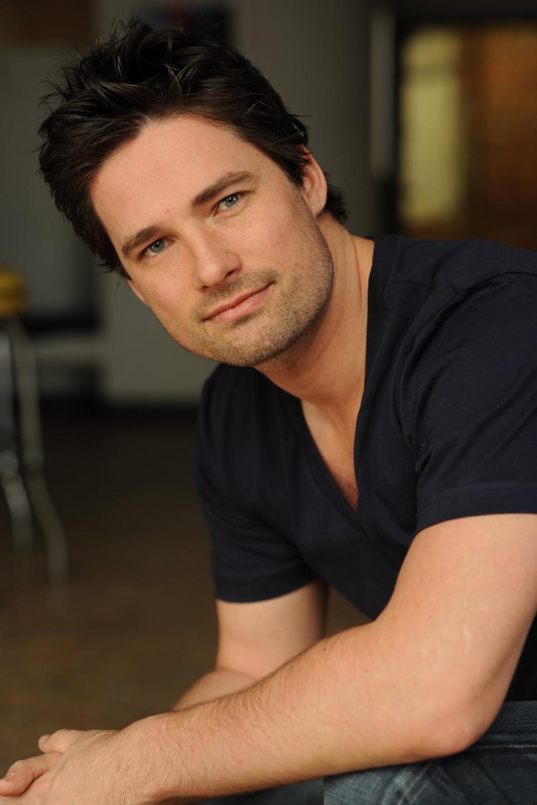 Hans Warren Christie is a British-born Canadian television and film actor known for his roles as Ray Cataldo on the ABC drama October Road and as Aidan &quot; ... - warren_christie